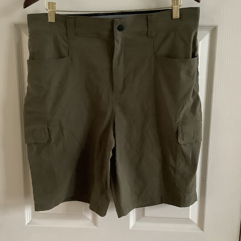 Orvis Men's Dark Green Cargo Shorts Like New